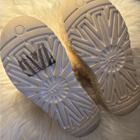 UGG Fluff Yeah Platform Slides in Beige - Picture 4 of 4